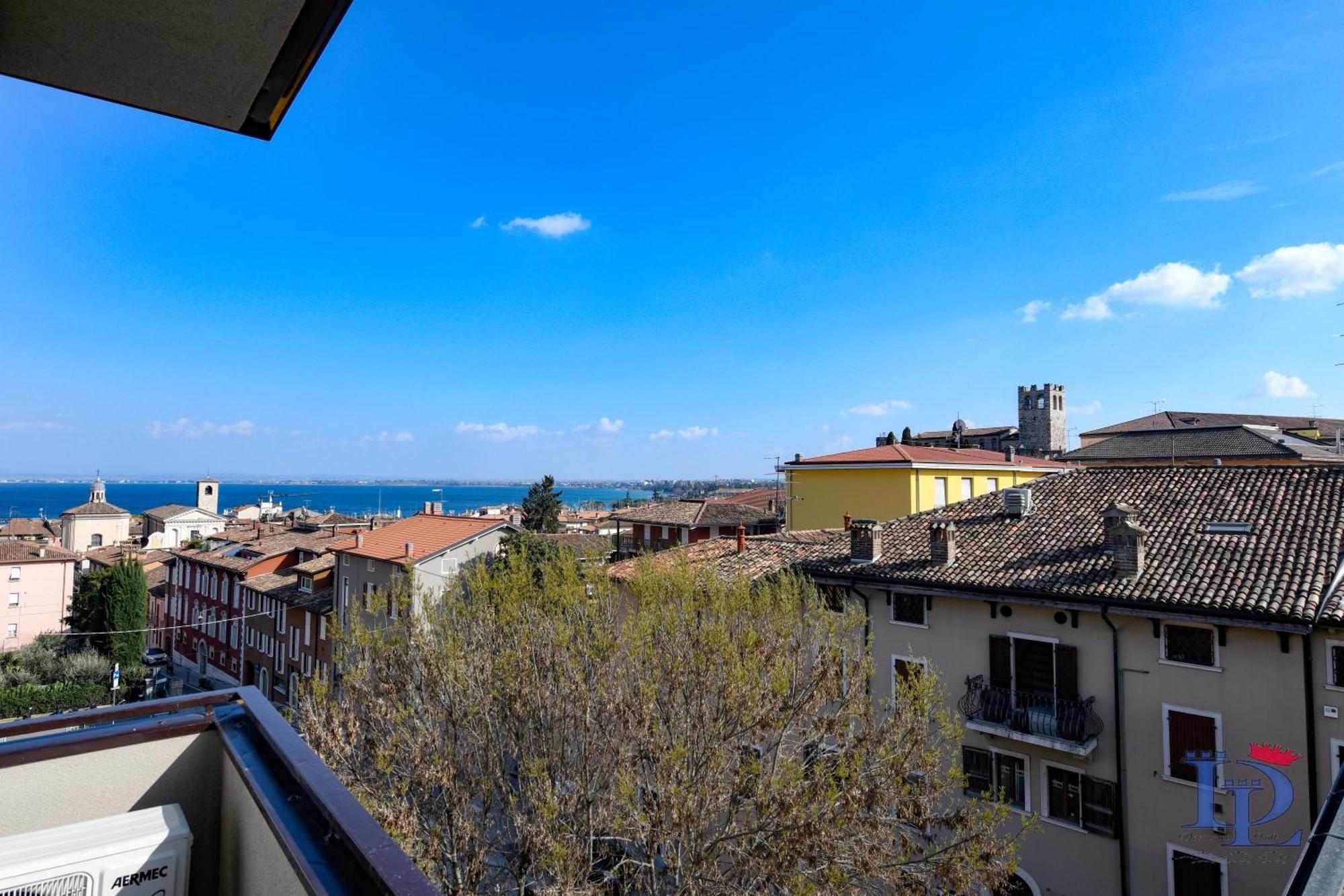 Apartment Desenzanoloft Official Partner Marriott Homes & - Smiling In Desenzano View